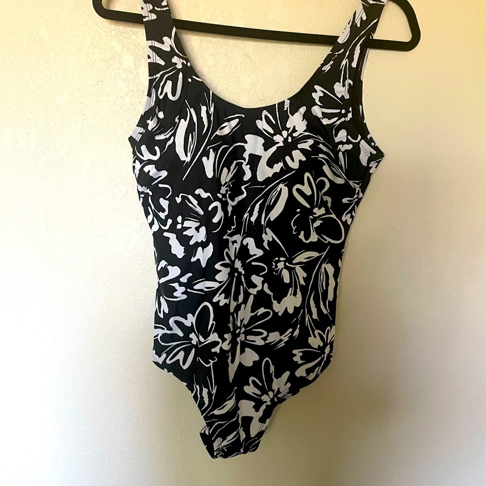 Hurley bathing suit NWOT one piece